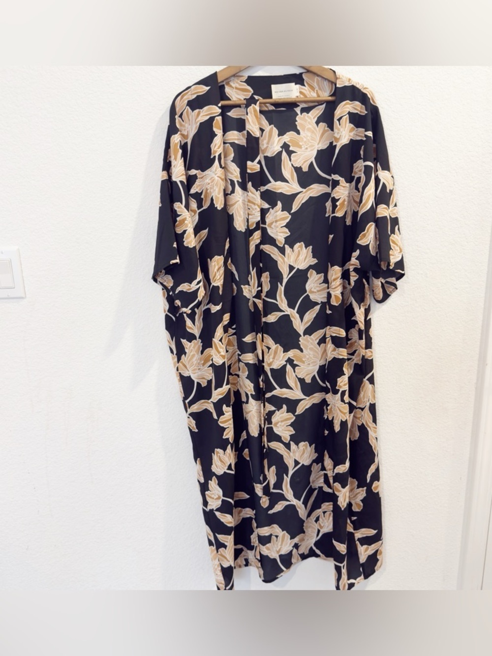 Maison Du Soir- Serene Floral Black/Gold Kimono Robe - S/M - Picture 2 of 9